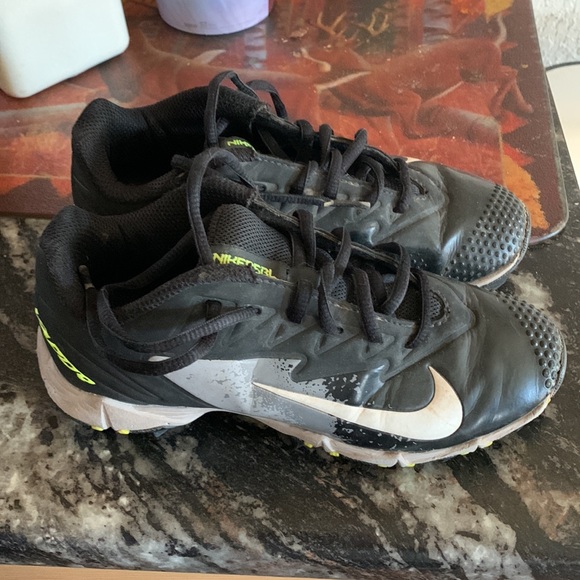 Youth Nike Cleats - Picture 4 of 6
